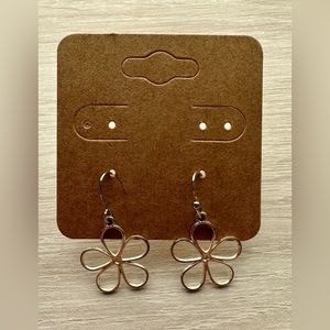 Silver flower dangling earrings
